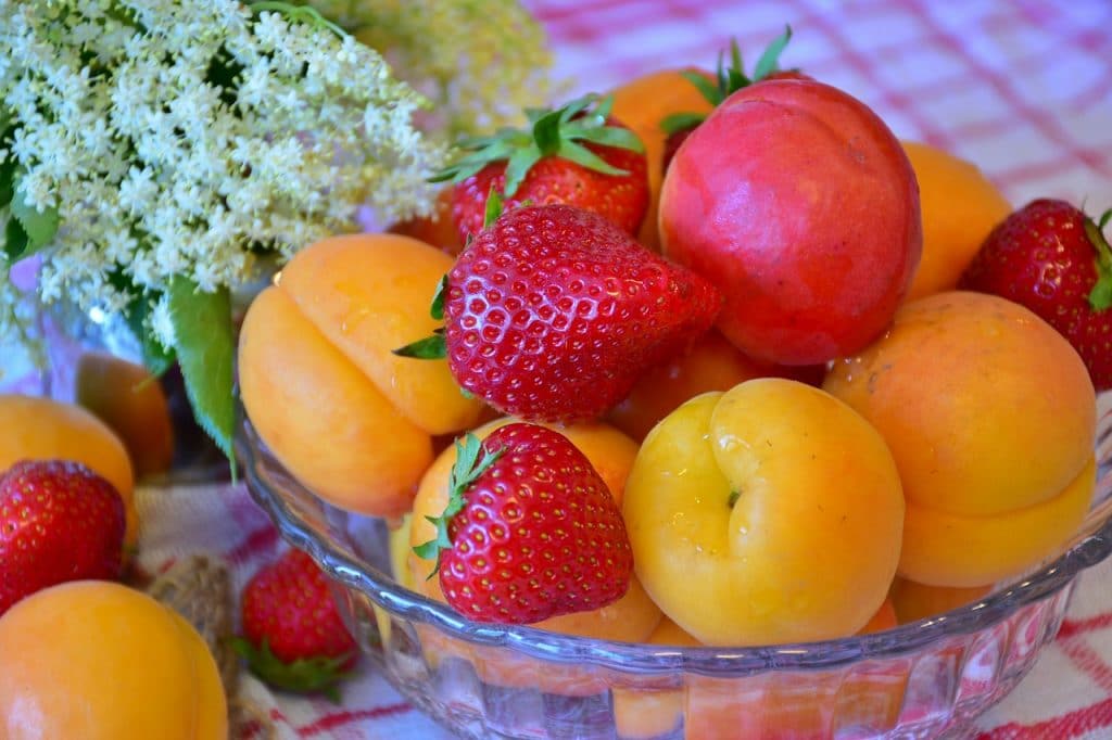 fraises et abricots pour atteindre la satiete