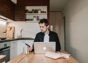 Comment trouver une offre de stage de Community manager ?