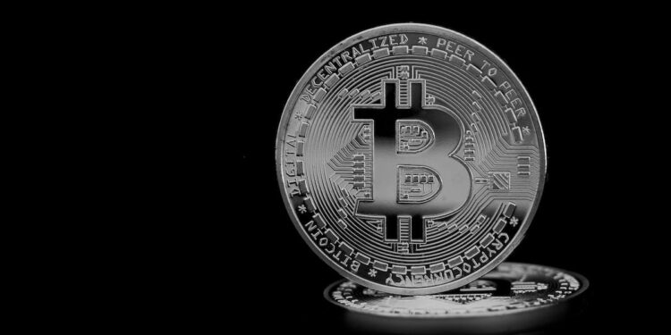 découvrez tout ce que vous devez savoir sur le minage de crypto-monnaies et ses implications, des enjeux technologiques aux perspectives financières.