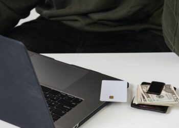 découvrez le fonctionnement et les avantages de l'e-wallet, une solution de portefeuille électronique pratique pour effectuer des transactions en ligne de manière sécurisée et efficace.