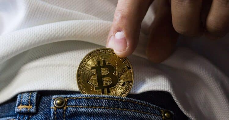 découvrez tout sur le bitcoin, la célèbre crypto-monnaie révolutionnaire, son fonctionnement, son histoire et son impact sur l'économie mondiale.