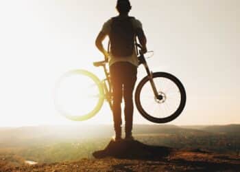 découvrez tout sur le vtt (vélo tout terrain) : conseils, astuces, circuits et équipements pour pratiquer le mountain biking dans les montagnes et les sentiers.