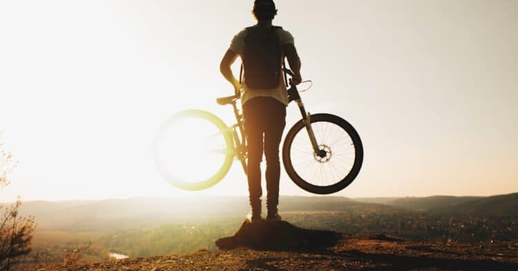 découvrez tout sur le vtt (vélo tout terrain) : conseils, astuces, circuits et équipements pour pratiquer le mountain biking dans les montagnes et les sentiers.