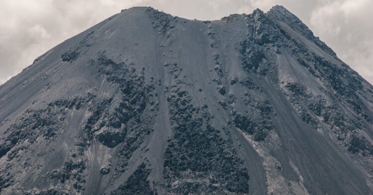 découvrez les effets et les dangers de la cendre volcanique avec notre guide informatif sur le sujet.