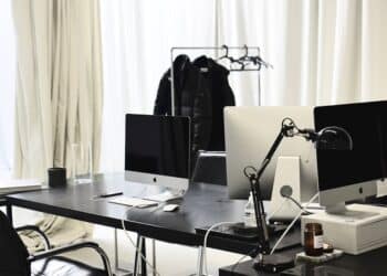 découvrez les dernières tendances et innovations dans l'espace de travail avec notre sélection de produits et aménagements pour booster la créativité et la productivité.