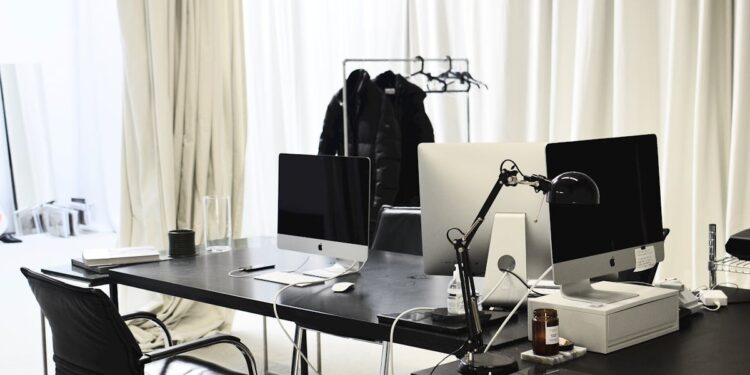 découvrez les dernières tendances et innovations dans l'espace de travail avec notre sélection de produits et aménagements pour booster la créativité et la productivité.