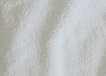 découvrez tout sur les fibres optiques : fonctionnement, avantages, applications et plus encore dans notre guide complet.