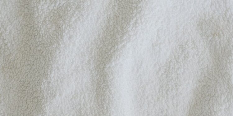 découvrez tout sur les fibres optiques : fonctionnement, avantages, applications et plus encore dans notre guide complet.