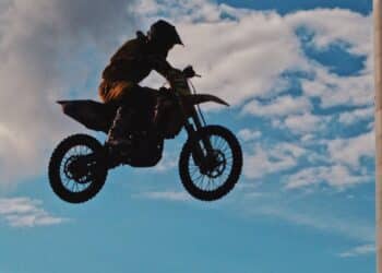 découvrez des astuces impressionnantes de vape pour maîtriser les vape tricks et épater vos amis. apprenez à réaliser des nuages de vapeur spectaculaires et des figures incroyables avec votre cigarette électronique.