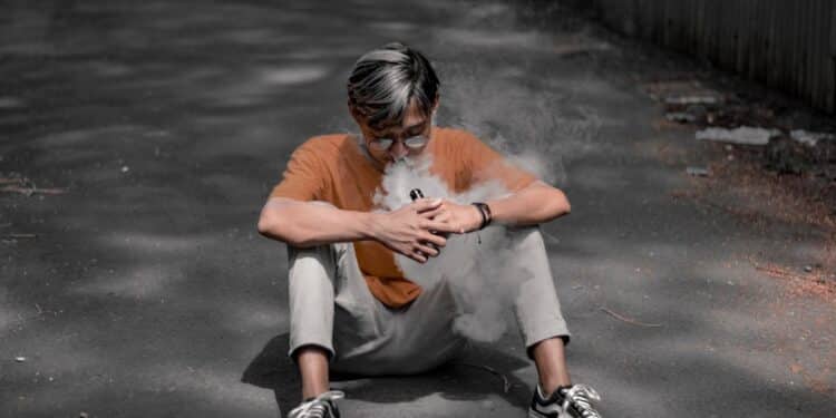 découvrez tout sur le subohm vaping, une pratique de la cigarette électronique qui implique des résistances de moins d'une ohm, offrant une expérience de vapeur dense et intense.