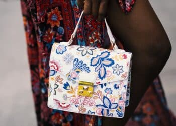 découvrez les dernières tendances de la mode avec notre sélection de fashion trends pour un look à la fois tendance et intemporel.