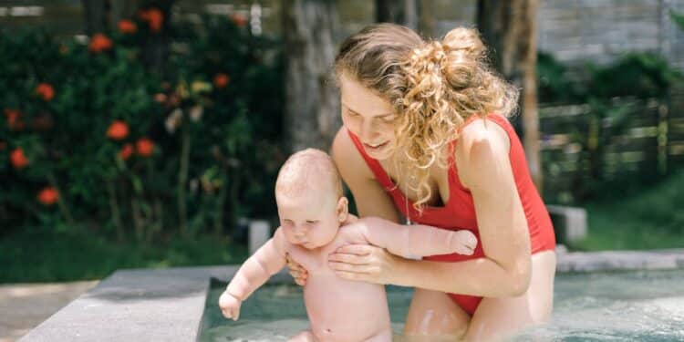 découvrez les joies de la natation en famille avec nos cours et activités aquatiques pour tous les âges. rejoignez-nous pour des moments de détente et de bien-être en famille à la piscine.