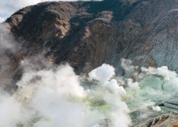 découvrez les mystères des cratères volcaniques