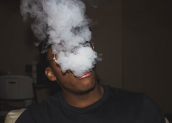 découvrez tout ce que vous devez savoir sur le vapotage et les cigarettes électroniques avec notre guide complet sur le vaping.