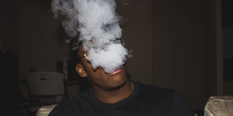 découvrez tout ce que vous devez savoir sur le vapotage et les cigarettes électroniques avec notre guide complet sur le vaping.