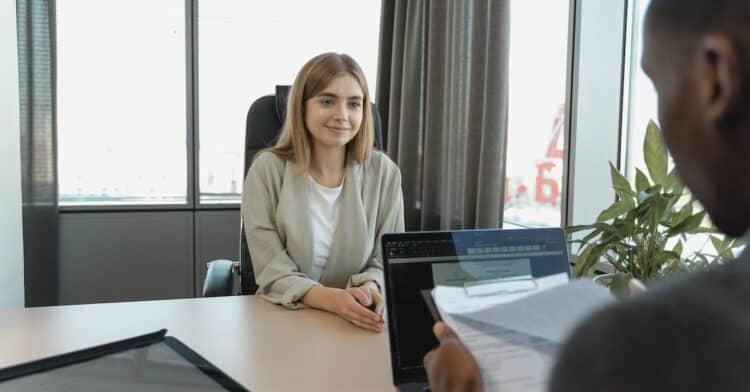 découvrez les tendances en matière de recrutement pour rester compétitif sur le marché du travail.