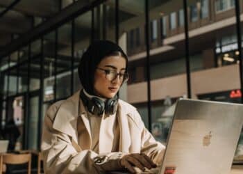 découvrez les conditions de travail idéales pour une productivité maximale et un bien-être au travail optimal.