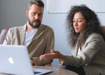 découvrez les avantages du travail collaboratif pour stimuler la productivité et favoriser l'innovation.