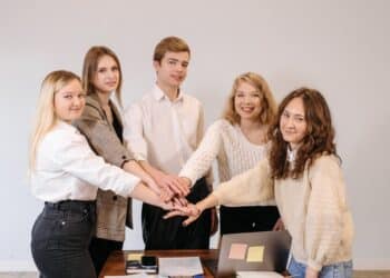 découvrez les tendances de l'emploi et du marché du travail actuelles et à venir avec des insights et des analyses détaillées.