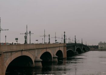 découvrez comment les véhicules connectés révolutionnent l'industrie automobile. les innovations technologiques et les avantages des véhicules connectés.