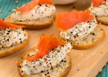 découvrez un vaste choix d'herbes et d'épices pour aromatiser et rehausser vos plats grâce à notre sélection de produits de qualité supérieure.