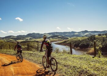 découvrez une large gamme d'accessoires de vélo pour tous les passionnés de cyclisme. trouvez des équipements de qualité et des accessoires pratiques pour améliorer vos sorties à vélo.