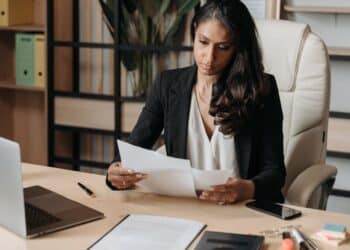 contrat de travail : découvrez les principaux éléments à inclure dans un contrat de travail.