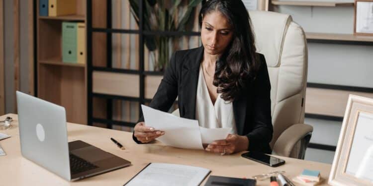 contrat de travail : découvrez les principaux éléments à inclure dans un contrat de travail.