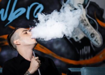 découvrez tout ce qu'il faut savoir sur le vaping, ses avantages, son impact sur la santé et ses différentes pratiques, sur notre site web.