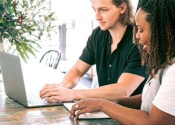 découvrez l'importance de la culture du travail et son impact sur la productivité et le bien-être des employés.