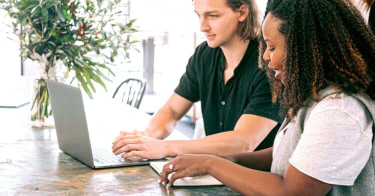 découvrez l'importance de la culture du travail et son impact sur la productivité et le bien-être des employés.