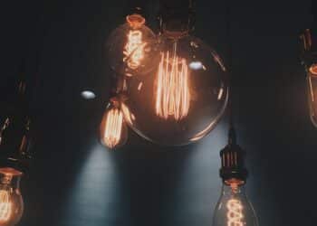 découvrez tout sur les batteries électriques et leur fonctionnement - informations, avantages et applications