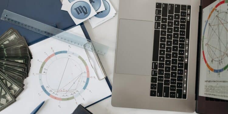 découvrez l'univers mystique du tarot et apprenez à interpréter les cartes pour prédire l'avenir. obtenez des réponses à vos questions grâce à la sagesse ancestrale du tarot.