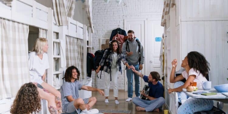 découvrez les clés pour réussir la cohabitation au quotidien, que ce soit en famille, entre colocataires ou avec des animaux domestiques.