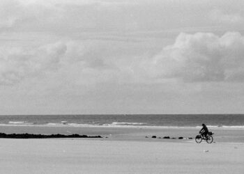 découvrez le plaisir du cyclisme en bord de mer avec seaside cycling. parcourez des paysages magnifiques et profitez de l'air marin avec notre offre de seaside cycling.