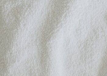 découvrez tout sur la fibre optique, sa technologie, ses utilisations et ses avantages.