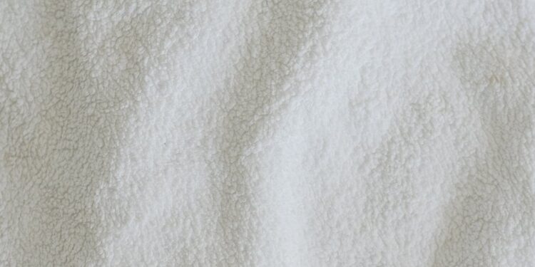 découvrez tout sur la fibre optique, sa technologie, ses utilisations et ses avantages.