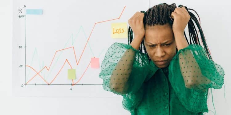 le risk management est le processus de gestion des risques de manière anticipative et proactive pour minimiser les pertes potentielles et maximiser les opportunités de l'organisation.