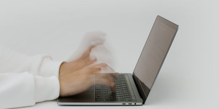 découvrez les défis actuels de la cybersécurité et les enjeux liés à la protection des données dans un monde ultra-connecté.