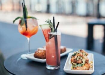 découvrez une variété de recettes d'entrées alléchantes pour ravir vos papilles avec nos délicieuses recettes d'apéritifs.