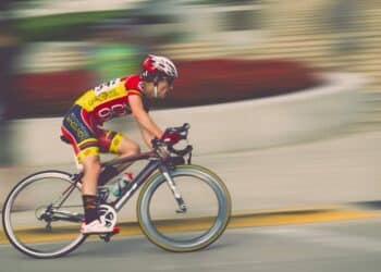 découvrez le record de vitesse en cyclisme et les performances incroyables des athlètes sur deux-roues.