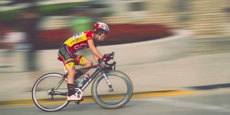 découvrez le record de vitesse en cyclisme et les performances incroyables des athlètes sur deux-roues.