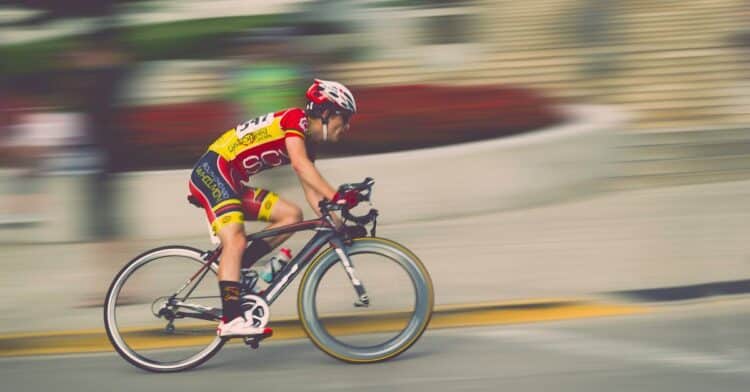 découvrez le record de vitesse en cyclisme et les performances incroyables des athlètes sur deux-roues.