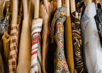 découvrez les dernières tendances en matière de design de vêtements et trouvez l'inspiration pour créer votre garde-robe idéale.