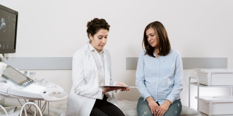 la santé au travail ou la santé occupationnelle englobe la promotion et le maintien du bien-être des travailleurs dans leur environnement professionnel, en prenant en compte les aspects physiques, mentaux et sociaux de leur santé.