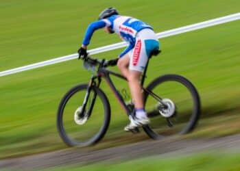 découvrez tout sur le cyclisme sur piste : histoire, disciplines, techniques et actualités. tout ce que vous devez savoir sur le cyclisme sur piste est ici !