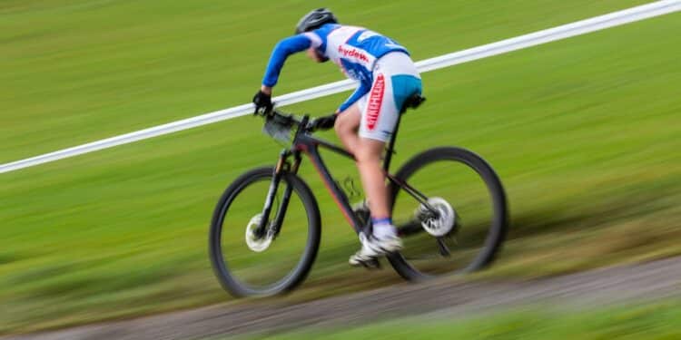 découvrez tout sur le cyclisme sur piste : histoire, disciplines, techniques et actualités. tout ce que vous devez savoir sur le cyclisme sur piste est ici !