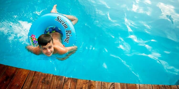découvrez les bienfaits de la natation et apprenez à nager avec nos conseils et astuces pour tous niveaux. trouvez des informations sur les différentes techniques de nage et les équipements de natation adaptés.
