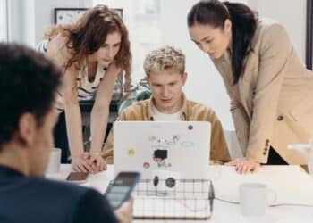 découvrez l'importance de la diversité en milieu professionnel et ses avantages pour favoriser l'égalité des chances et l'innovation au travail.