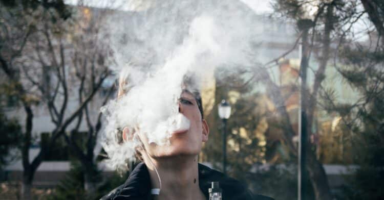 découvrez tout sur le vaping et les cigarettes électroniques - histoires, conseils et informations utiles sur la vape.